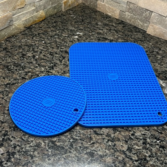 Thermos hi temp silicone trivet set - Picture 1 of 6